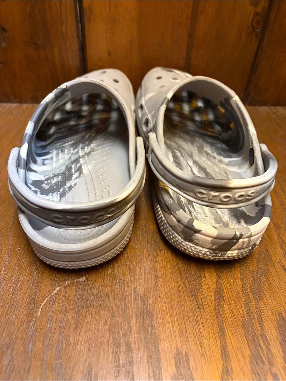 CROCS Classic Clog in Grey Marble Pattern
